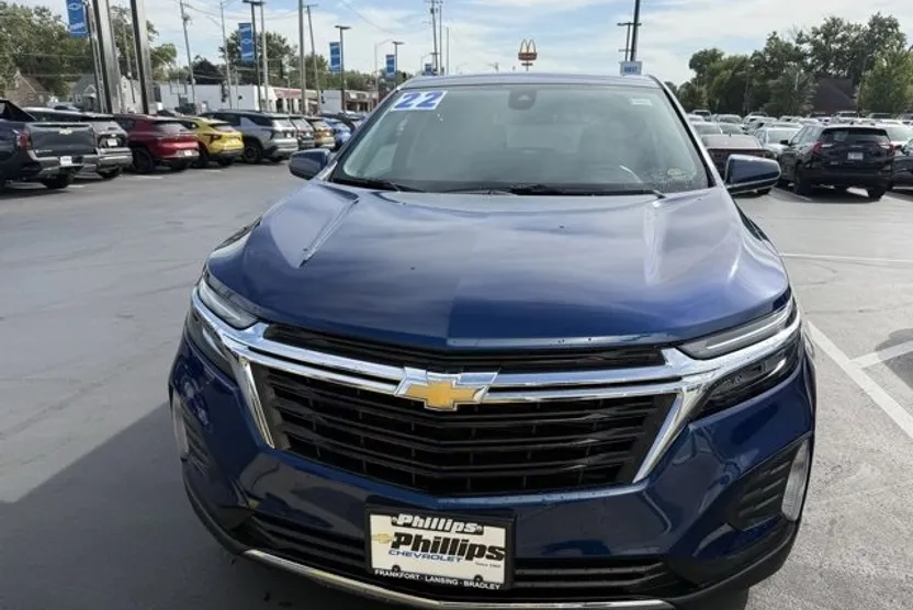 2022 Chevrolet Equinox LT photo 1