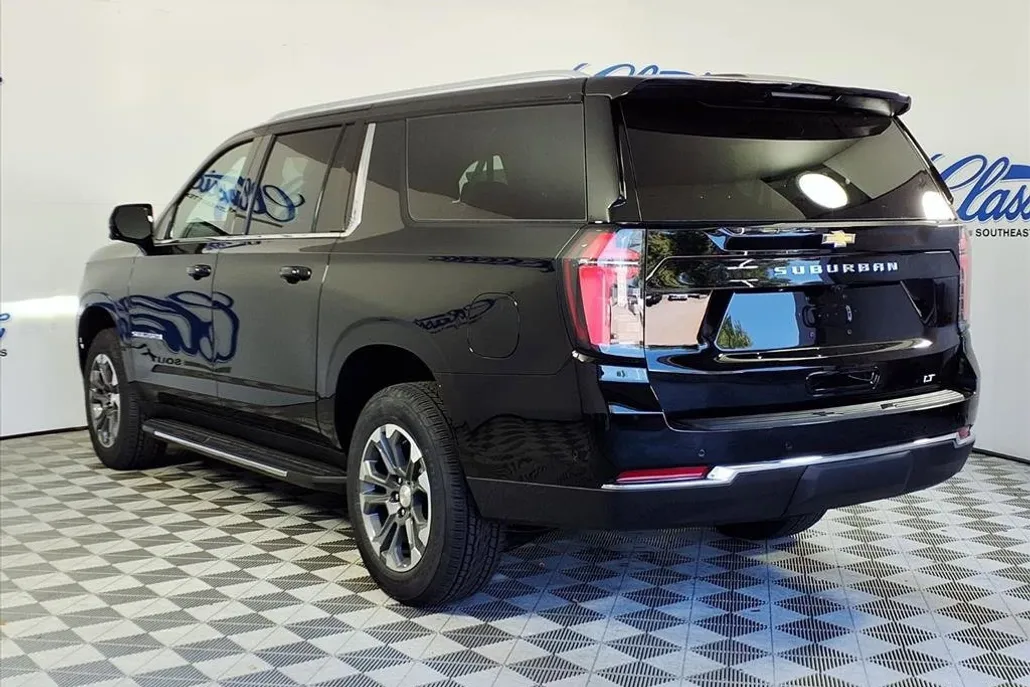 2026 Chevrolet Suburban LT photo 1