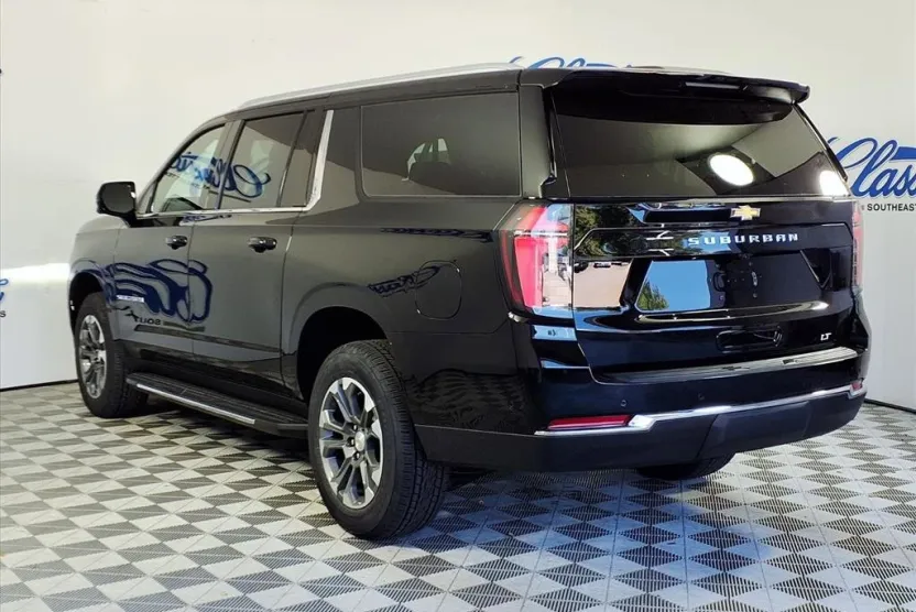 2026 Chevrolet Suburban LT photo 1