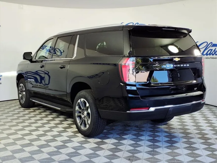 2026 Chevrolet Suburban LT photo 1