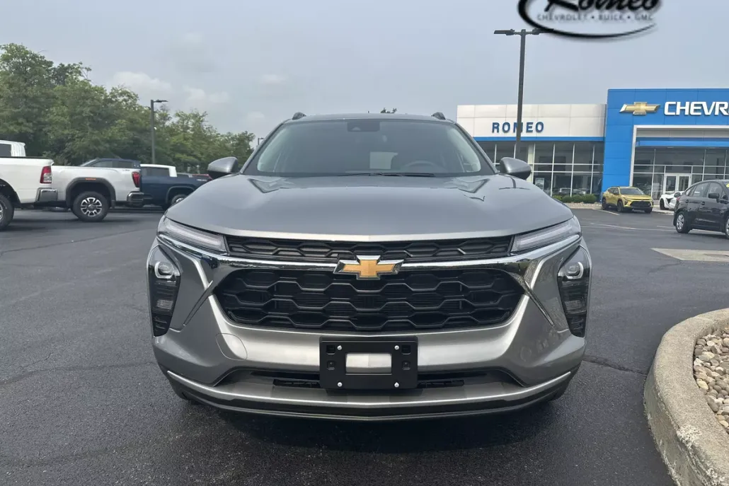 2025 Chevrolet Trax LT photo 1