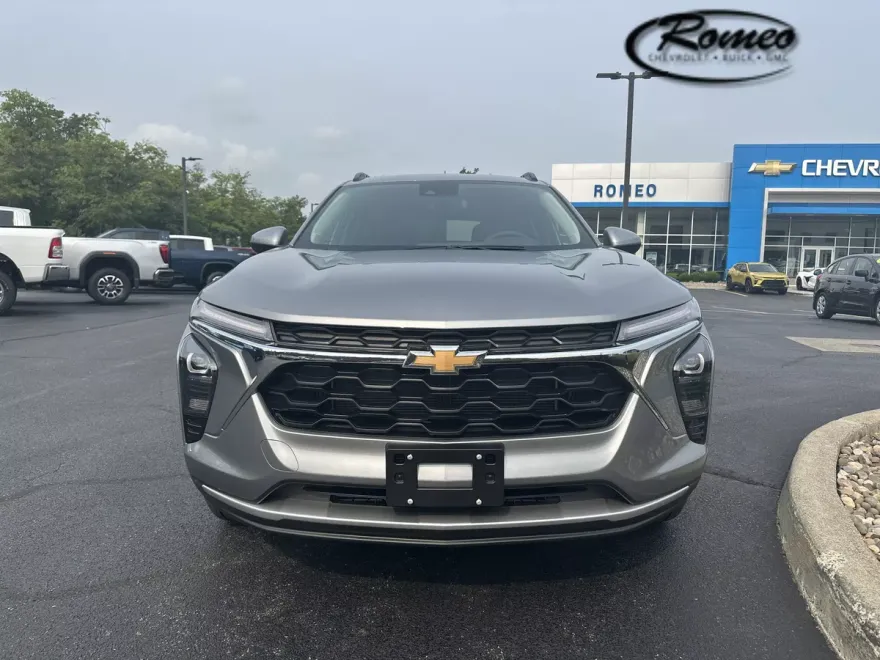 2025 Chevrolet Trax LT photo 1
