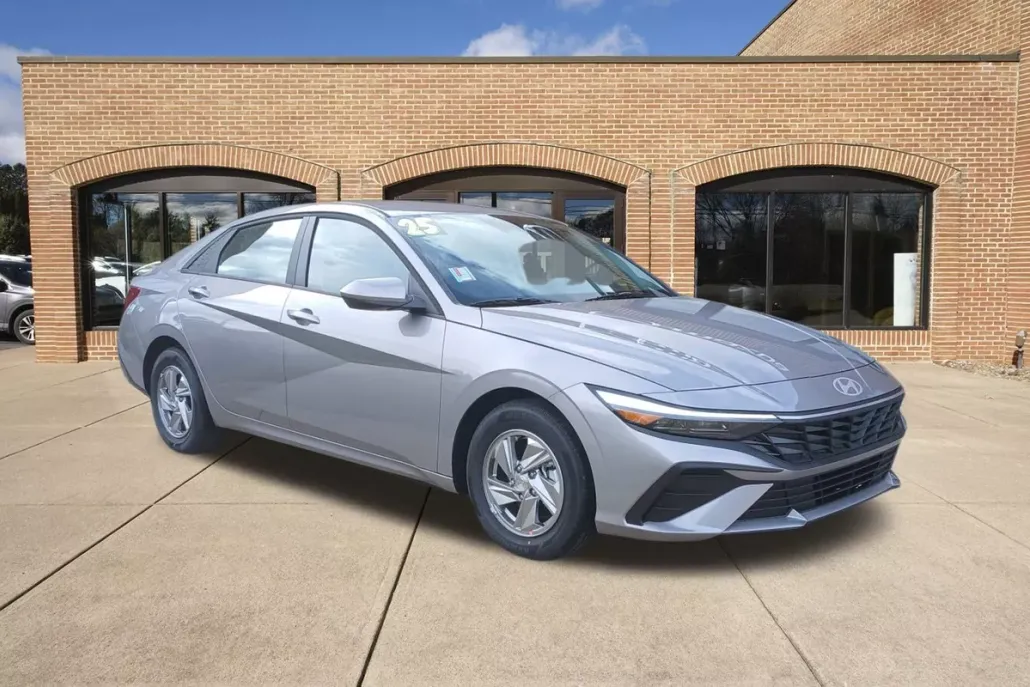 2025 Hyundai Elantra SE photo 1
