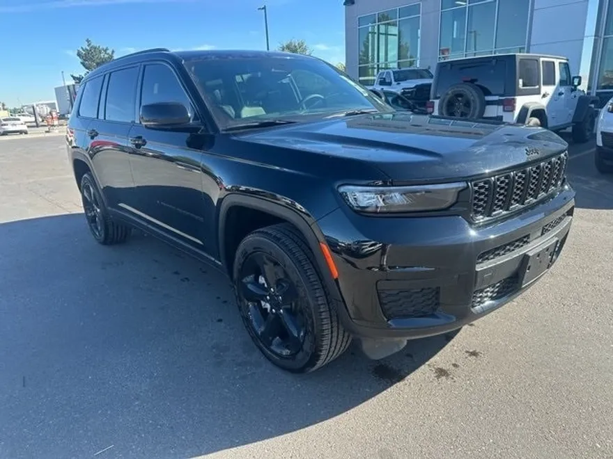 2025 Jeep Grand Cherokee Laredo Sport photo 1