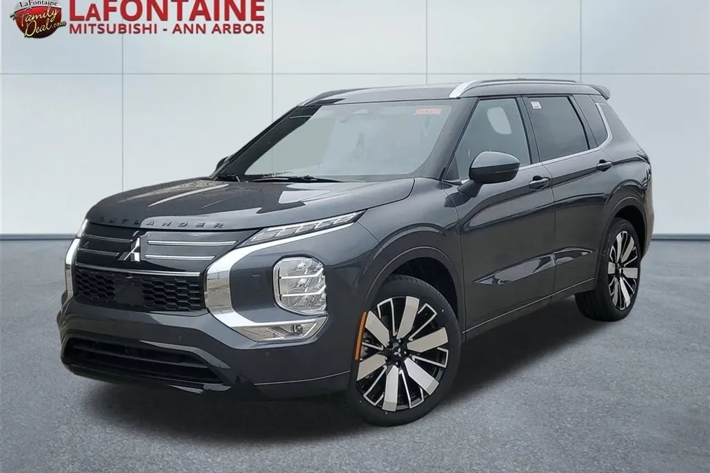 2025 Mitsubishi Outlander SEL photo 1