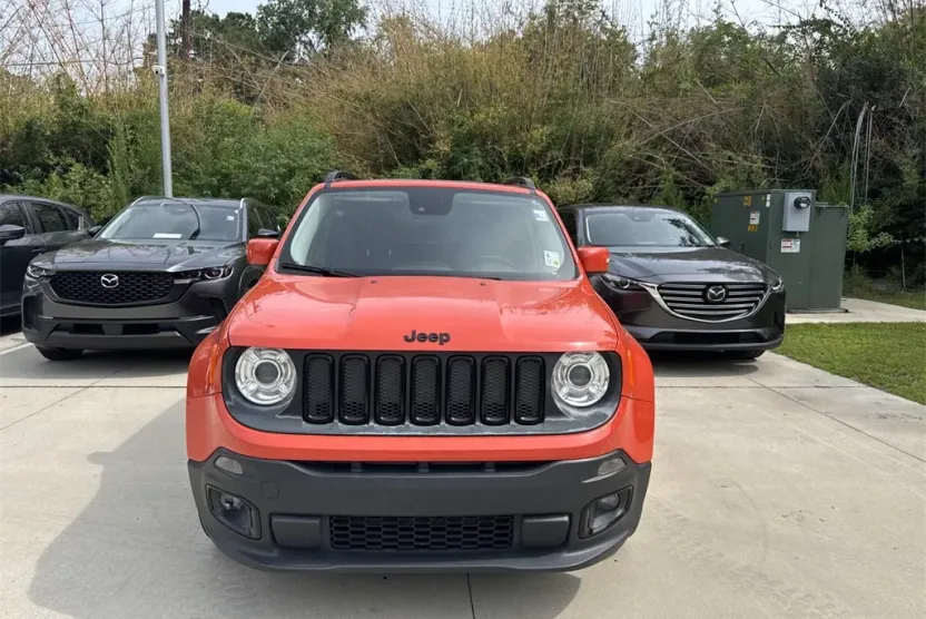 2017 Jeep Renegade Latitude North Edition photo 1