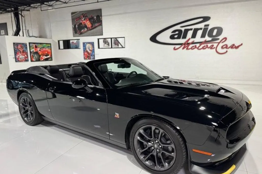 2022 Dodge Challenger R/T Scat Pack photo 1