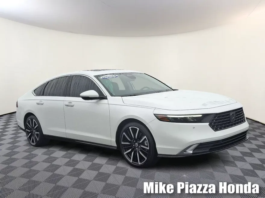 2024 Honda Accord Hybrid Touring photo 1