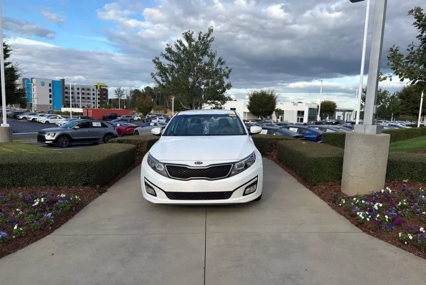 2015 Kia Optima LX photo 1