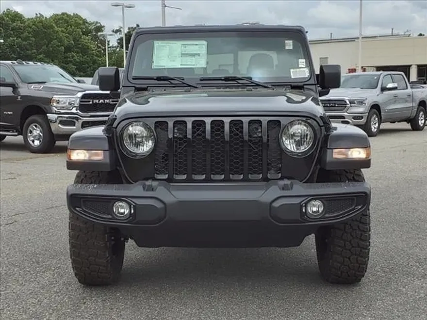 2023 Jeep Gladiator Willys photo 2