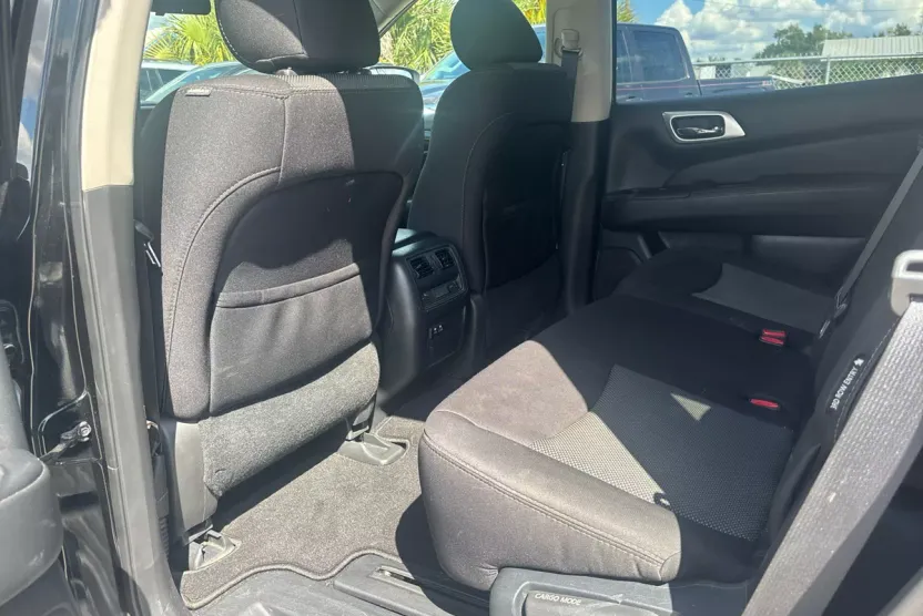 2020 Nissan Pathfinder S photo 1
