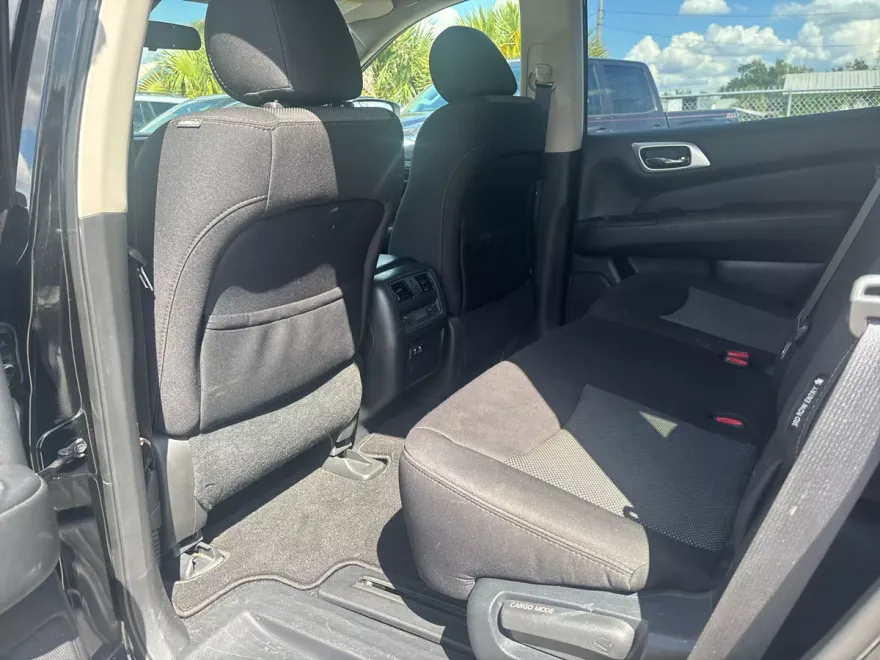 2020 Nissan Pathfinder S photo 1