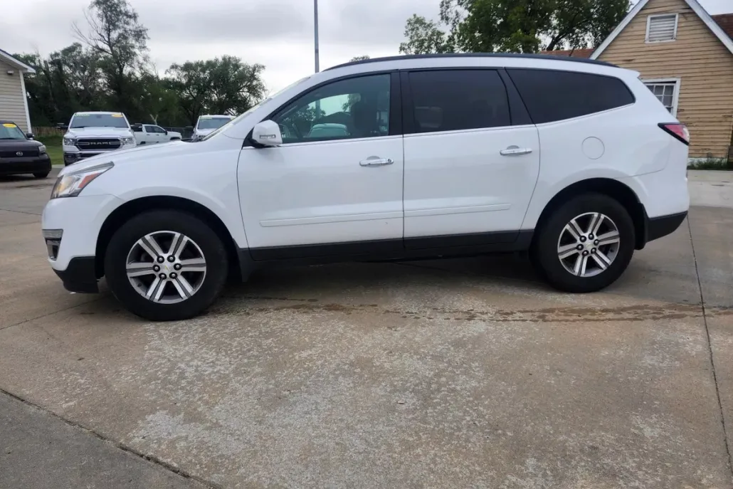 2017 Chevrolet Traverse 1LT photo 1
