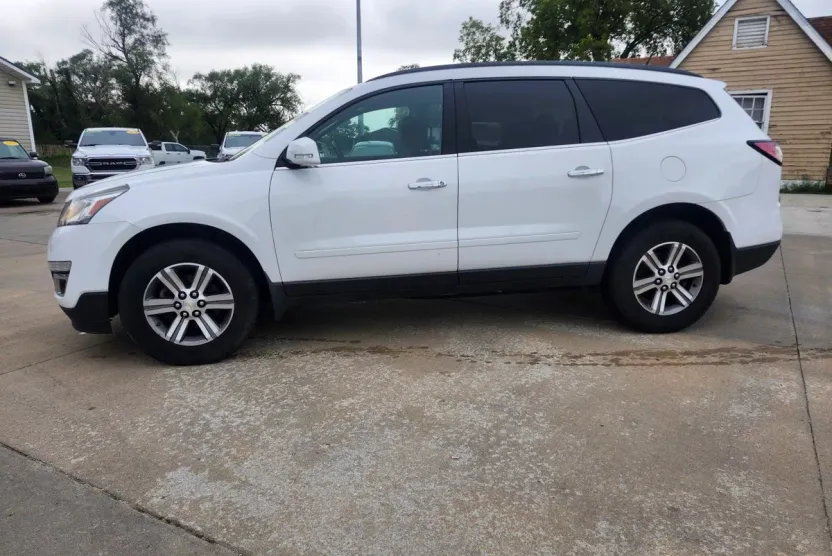 2017 Chevrolet Traverse 1LT photo 1