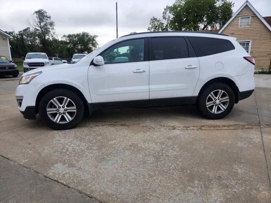 2017 Chevrolet Traverse 1LT photo 1