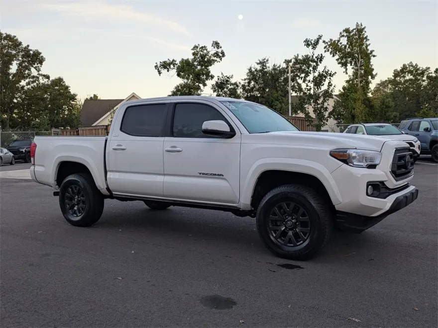 2023 Toyota Tacoma SR5 V6 photo 1