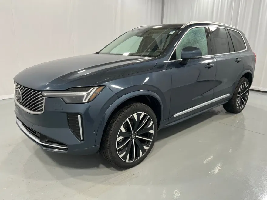 2025 Volvo XC90 B5 Plus photo 1