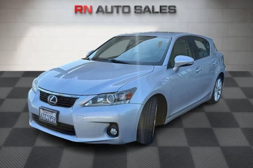 2011 Lexus CT 200h photo 1