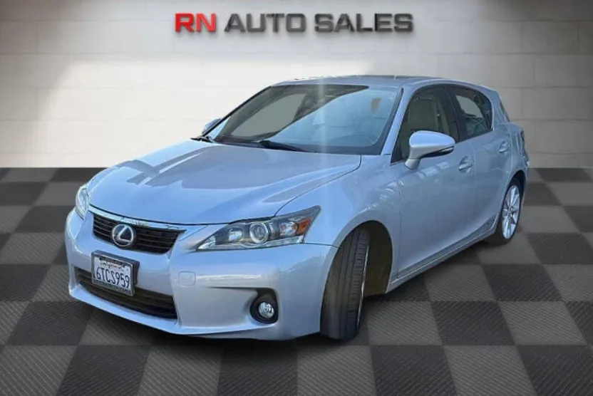 2011 Lexus CT 200h photo 1