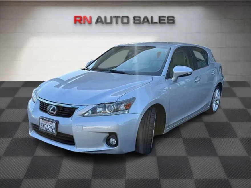 2011 Lexus CT 200h photo 1