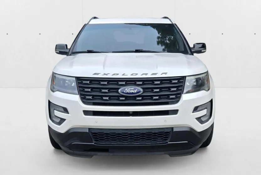 2016 Ford Explorer Sport photo 1