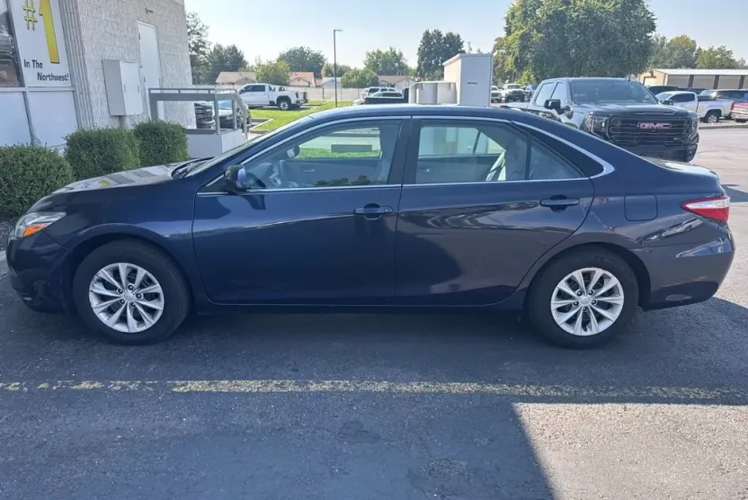 2016 Toyota Camry XLE photo 1
