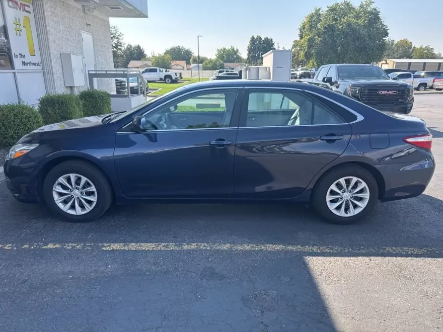 2016 Toyota Camry XLE photo 1