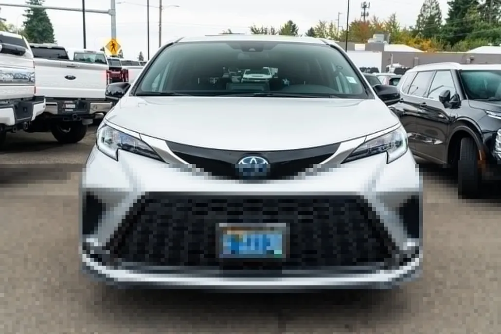 2021 Toyota Sienna XSE photo 1