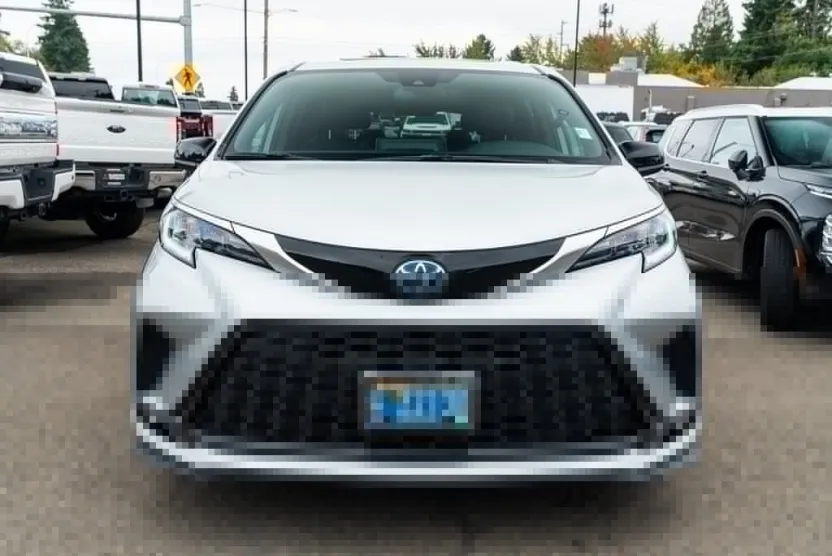 2021 Toyota Sienna XSE photo 1