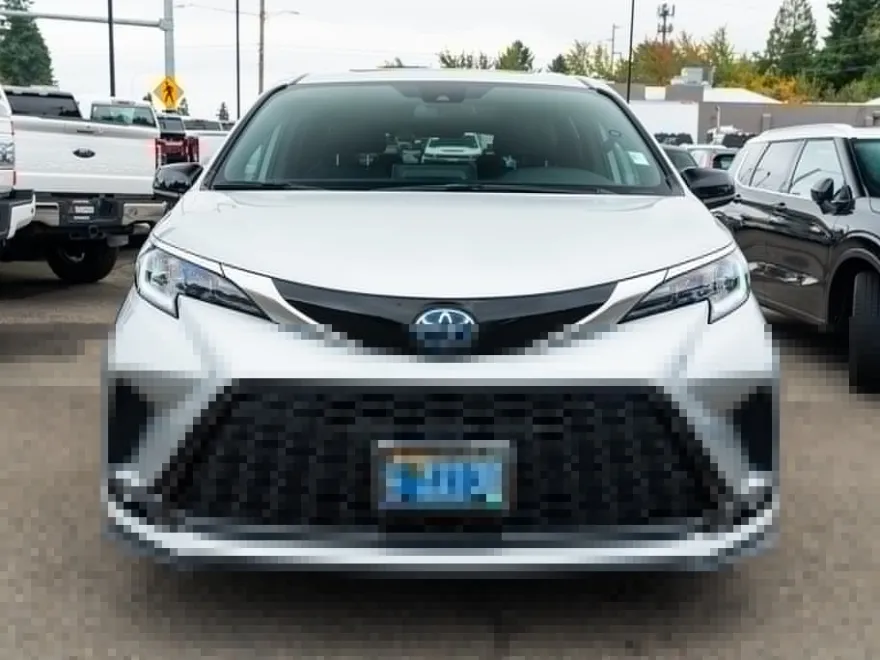 2021 Toyota Sienna XSE photo 1