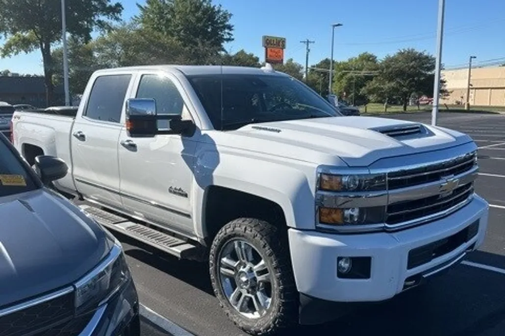 2019 Chevrolet Silverado 2500HD High Country photo 1
