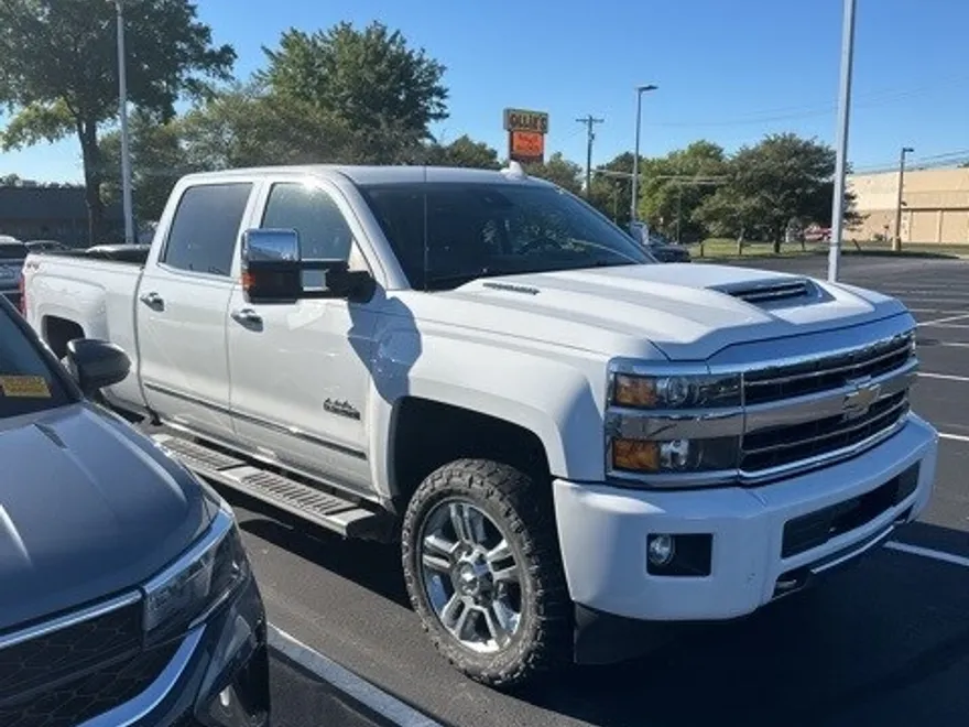 2019 Chevrolet Silverado 2500HD High Country photo 1