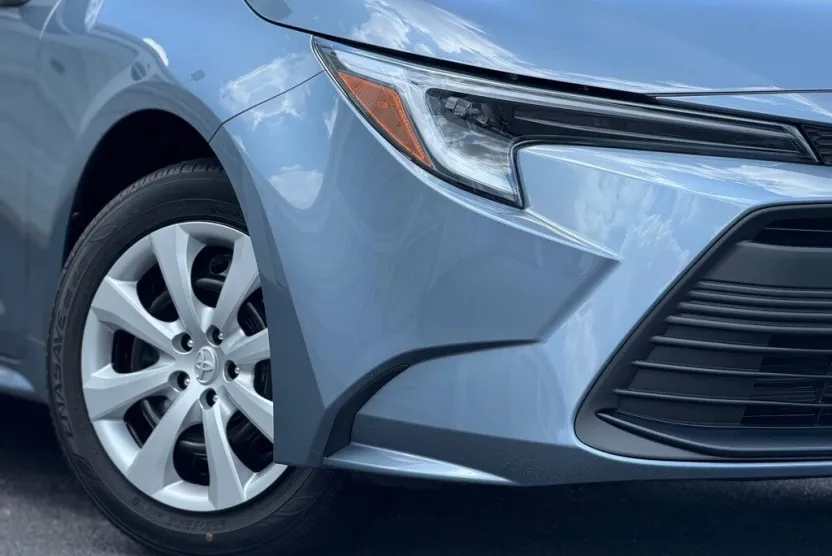 2025 Toyota Corolla LE photo 1