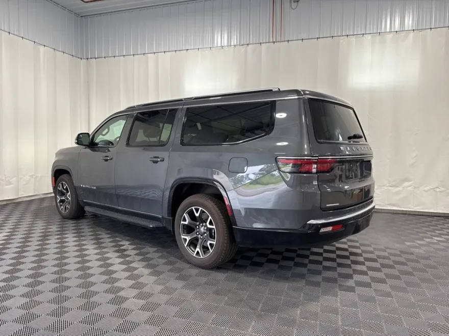 2023 Jeep Wagoneer L Series III photo 1
