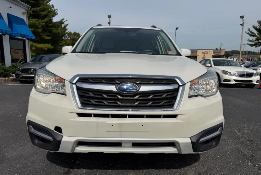 2019 Subaru Forester Touring photo 1