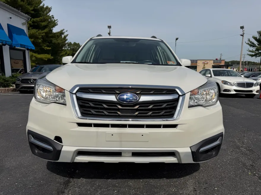 2019 Subaru Forester Touring photo 1