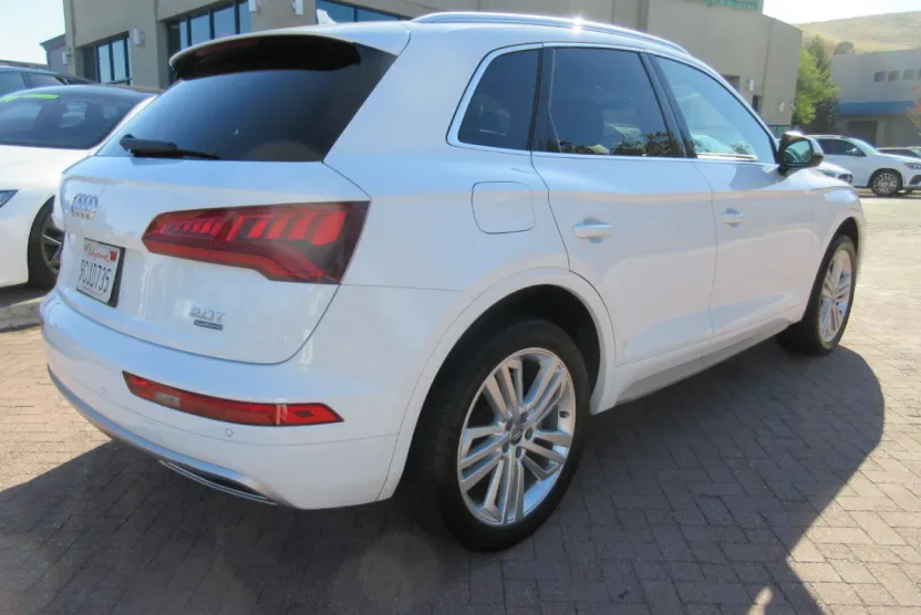 2018 Audi Q5 Premium Plus photo 1