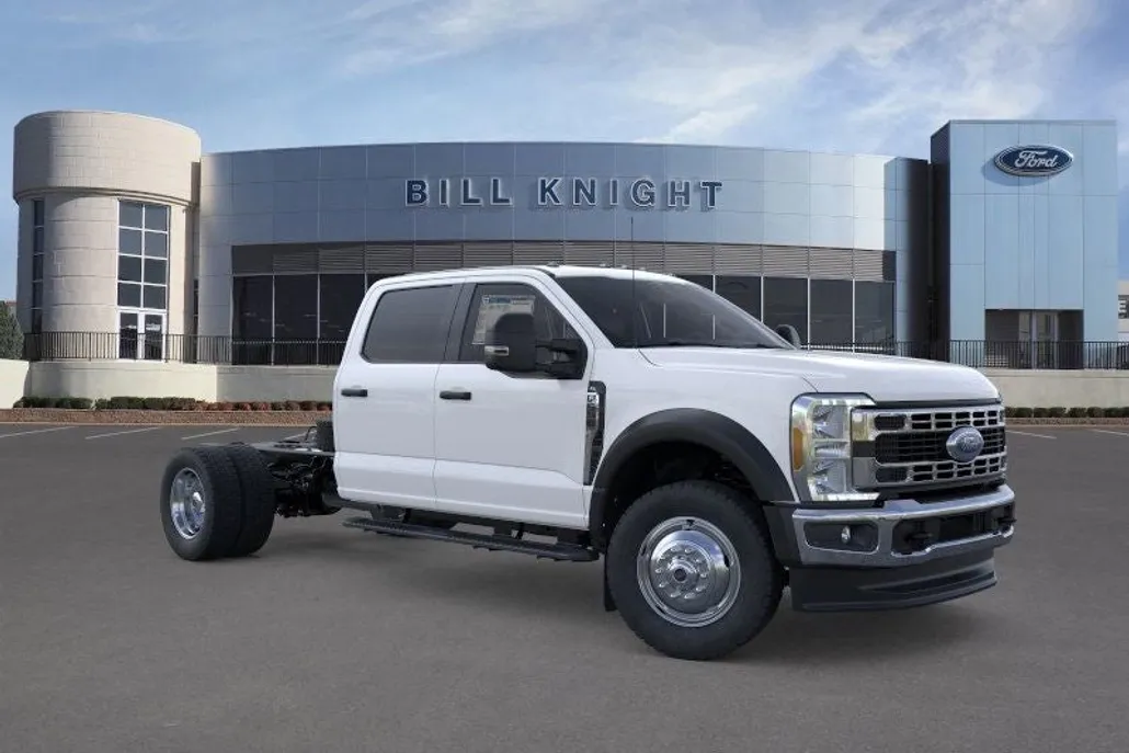 2025 Ford F-550 photo 1