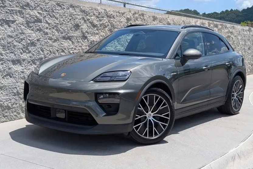 2025 Porsche Macan Electric photo 1