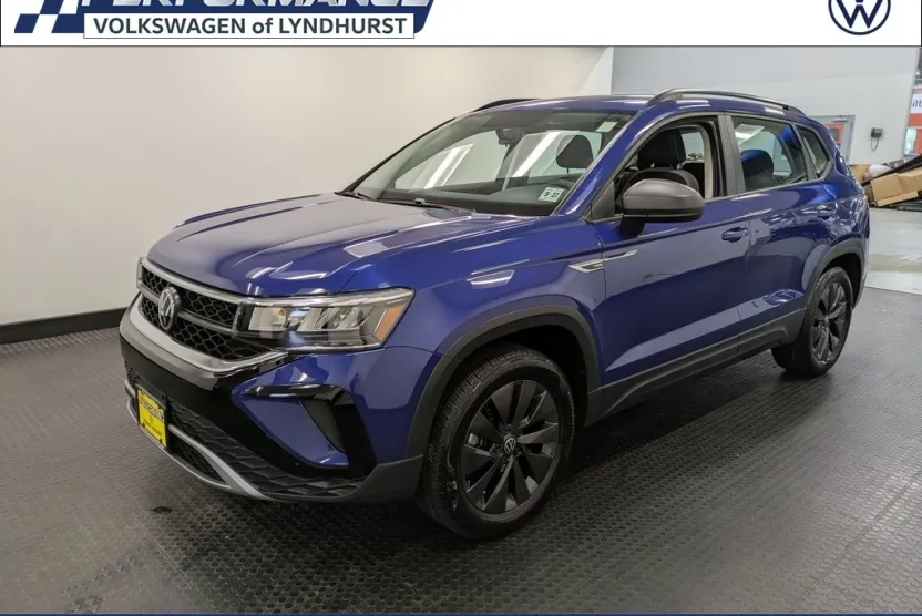 2022 Volkswagen Taos S photo 1