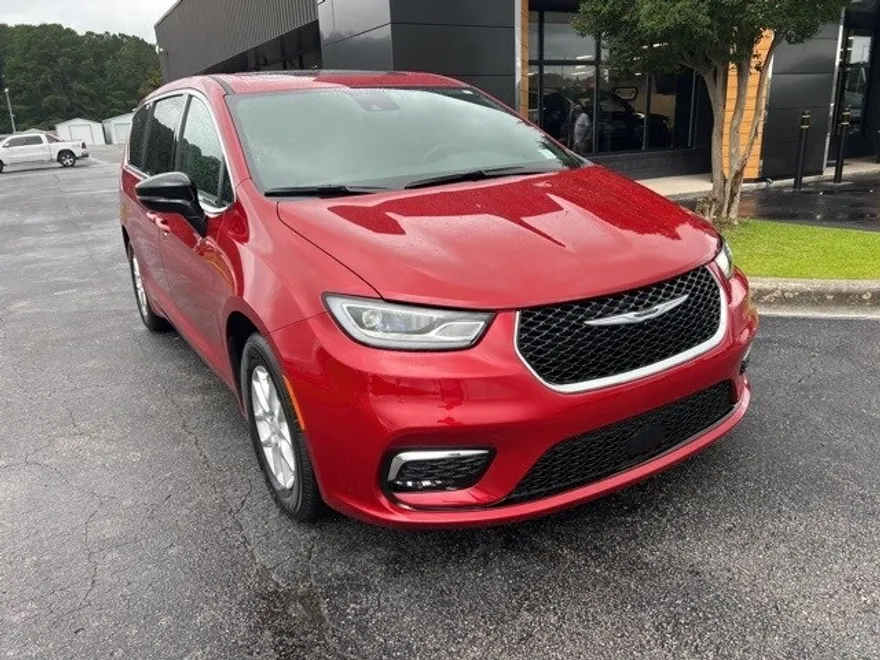 2025 Chrysler Pacifica photo 1