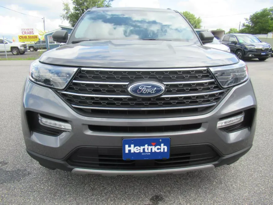 2022 Ford Explorer XLT photo 1