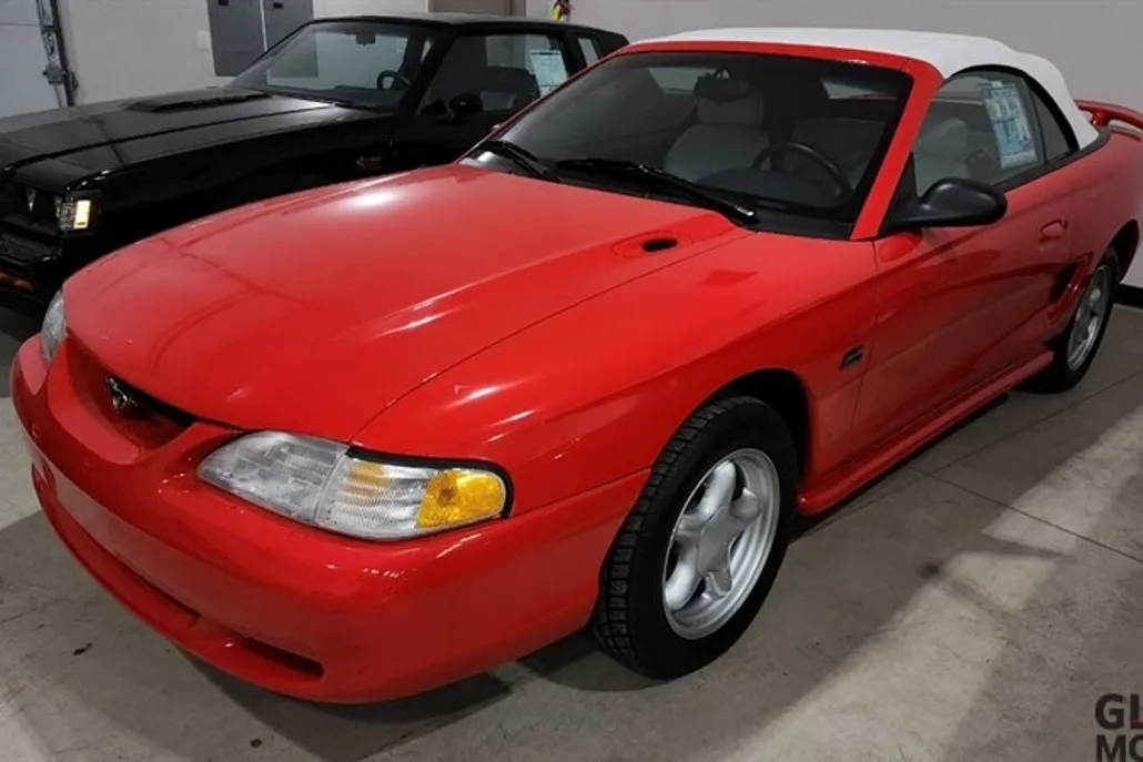 1994 Ford Mustang GT Convertible photo 1