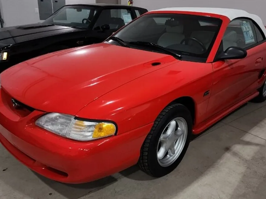 1994 Ford Mustang GT Convertible photo 1