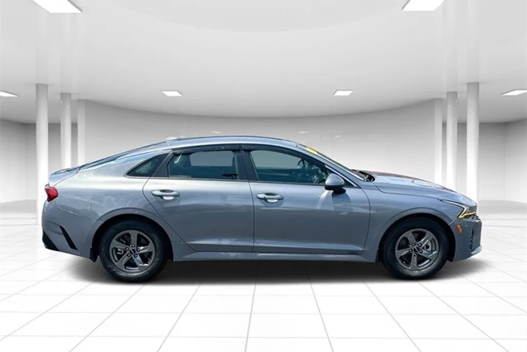 2022 Kia K5 LXS photo 1
