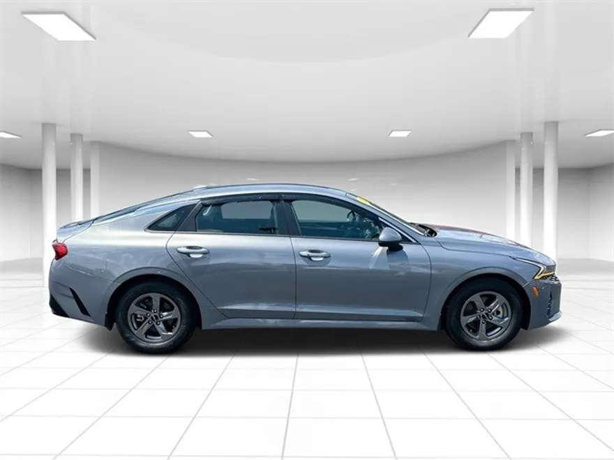 2022 Kia K5 LXS photo 1