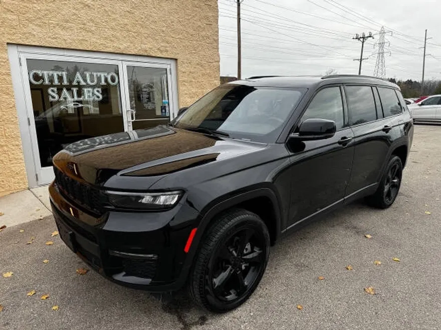 2023 Jeep Grand Cherokee Limited photo 2