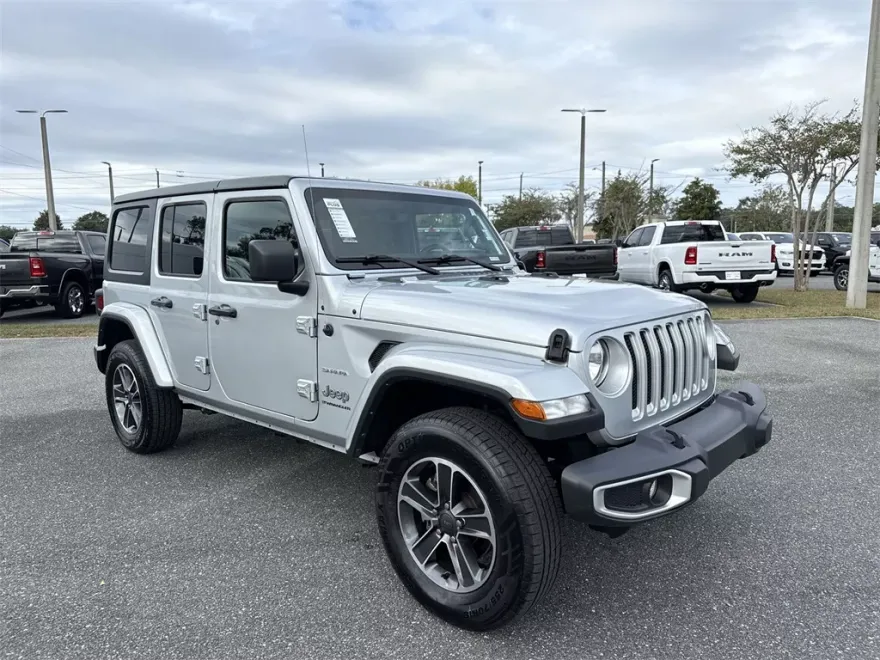 2023 Jeep Wrangler Sahara photo 1