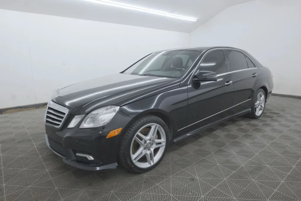 2010 Mercedes Benz E 550 Sedan photo 1