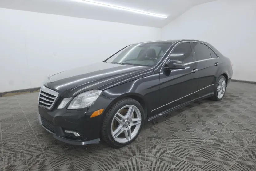 2010 Mercedes Benz E 550 Sedan photo 1